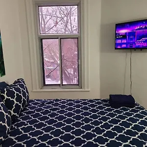 Homestay 400$/week // B // Full Kitchen, Montreal
