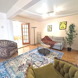 Apartment Superb 3 Bed 3mins From Mont-royal Metro, Montreal