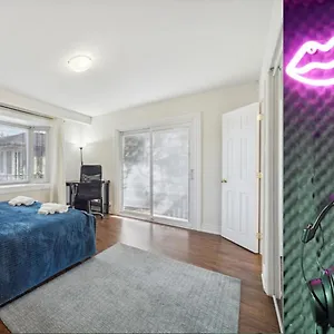 https://master-bedroom-with-private-toilet-near-finch-station.hotelstorontoontario.org